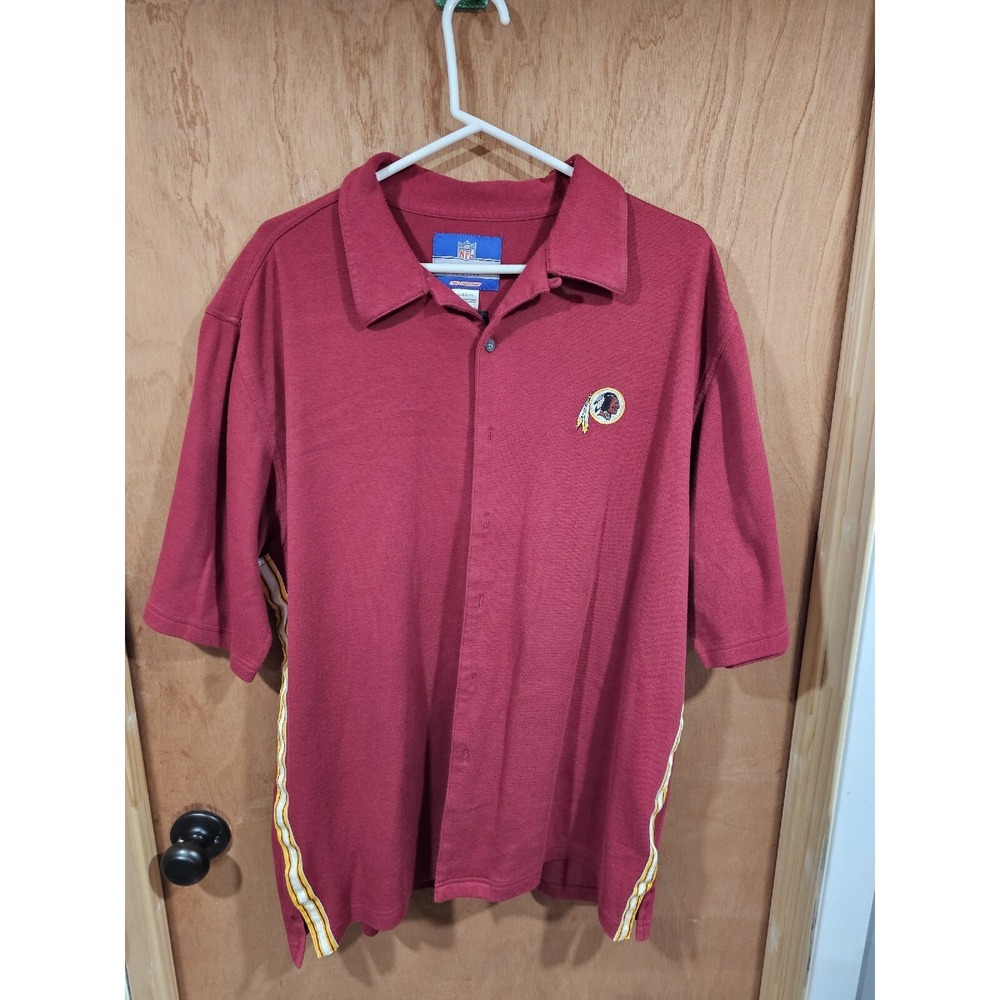 Vintage Washington Redskins Size XL Red Reebok Button Down Short Sleeve Shirt